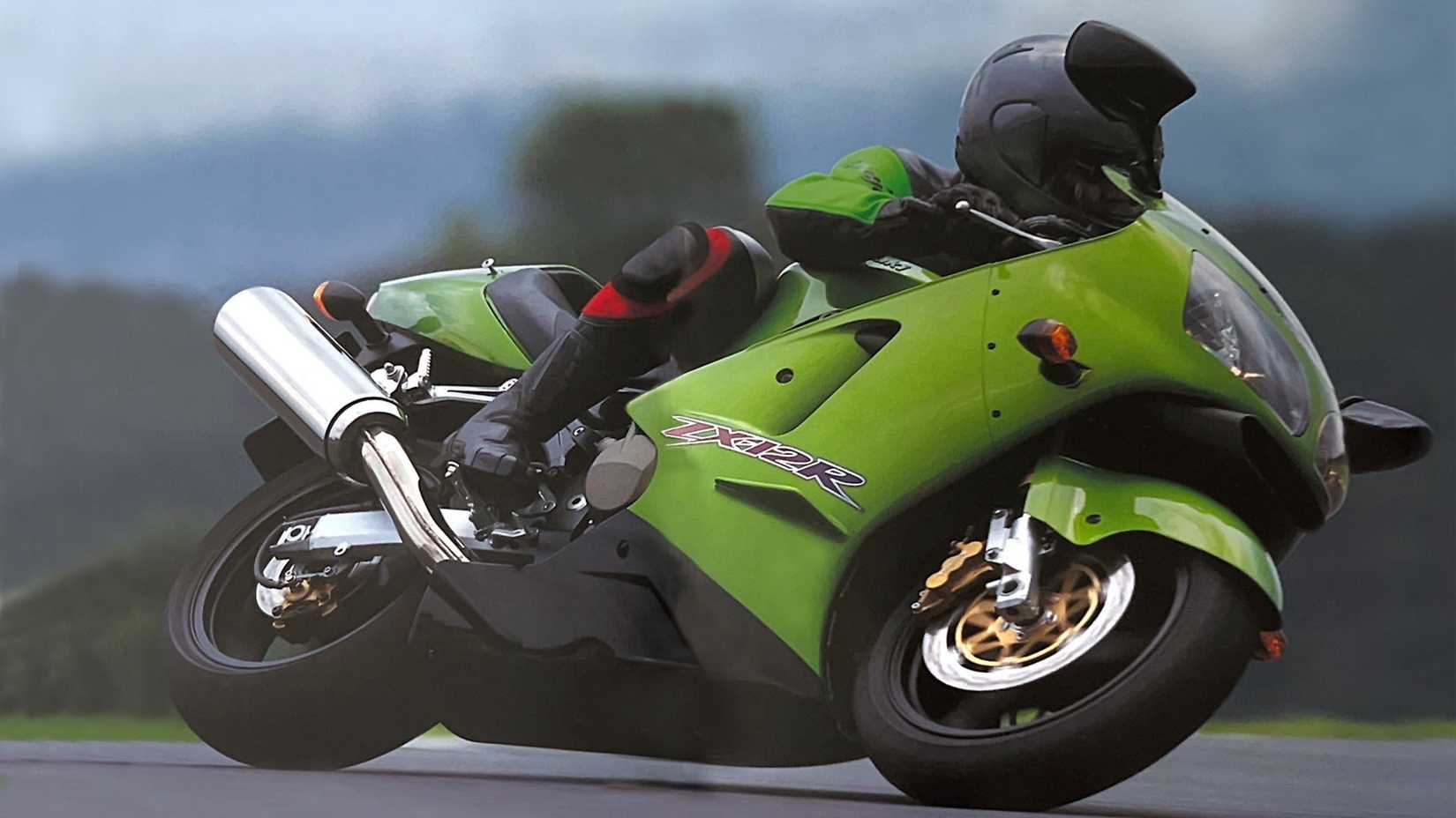 Uma Kawasaki Ninja ZX-12R sendo testada