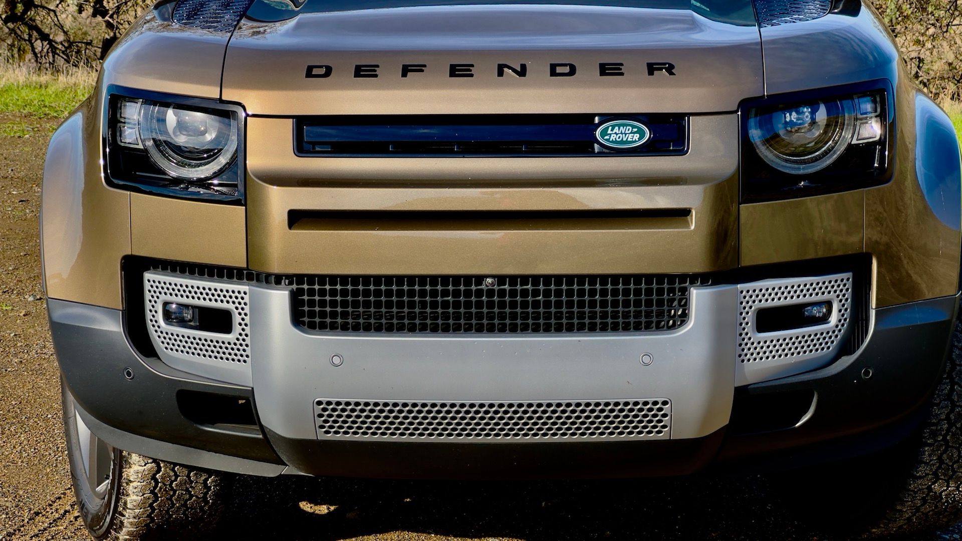 Land Rover's 2024 Defender X-Dynamic SE 110 P400 Is A Brute in a Savile ...