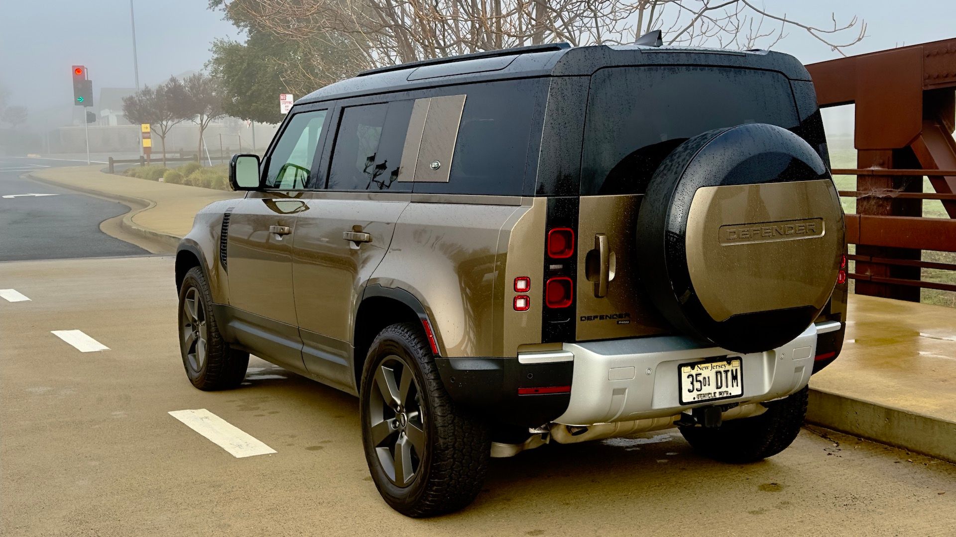 Land Rover's 2024 Defender X-Dynamic SE 110 P400 Is A Brute in a Savile ...