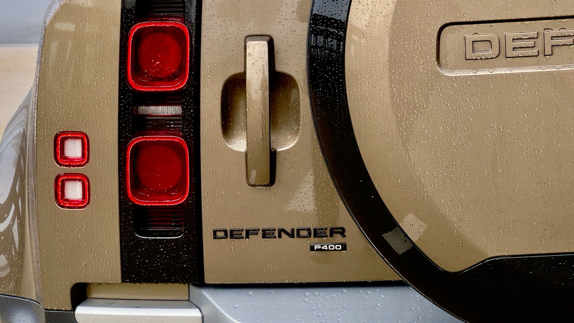 Land Rover's 2024 Defender X-Dynamic SE 110 P400 Is A Brute in a Savile ...