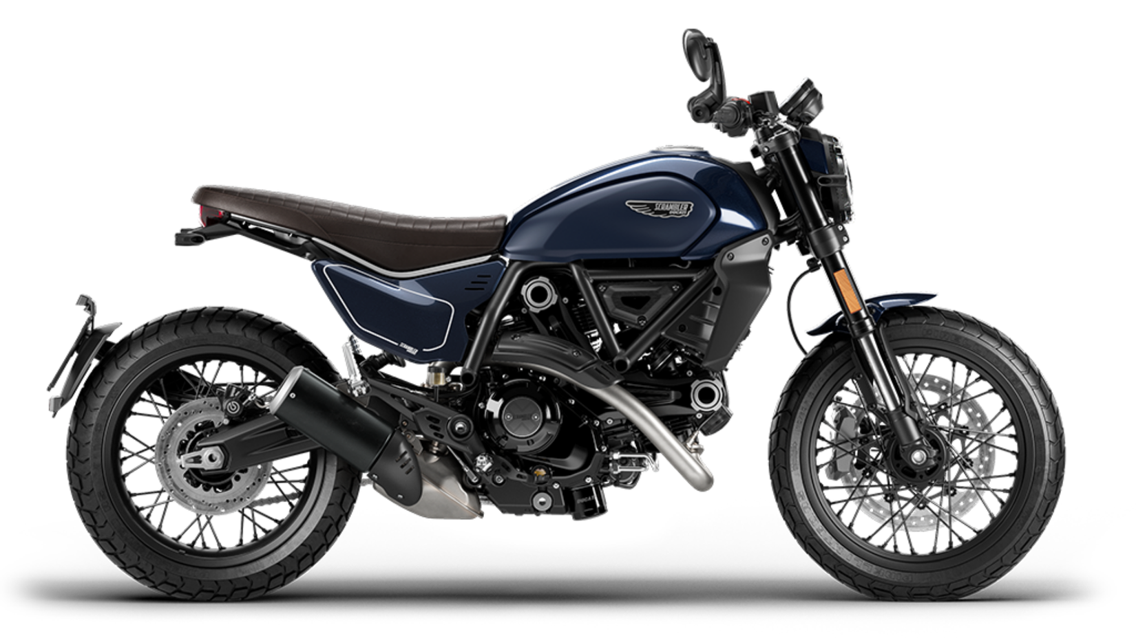 Ducati Scrambler Nightshift com rodas raiadas, foto de estúdio do lado direito