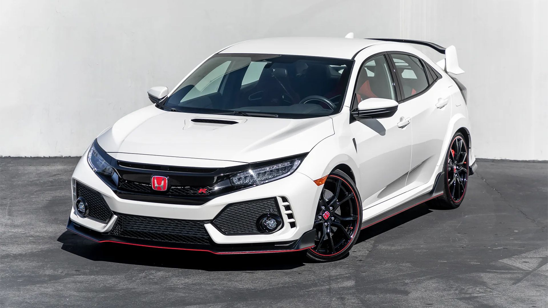 Um Honda Civic Type R 2017 Branco