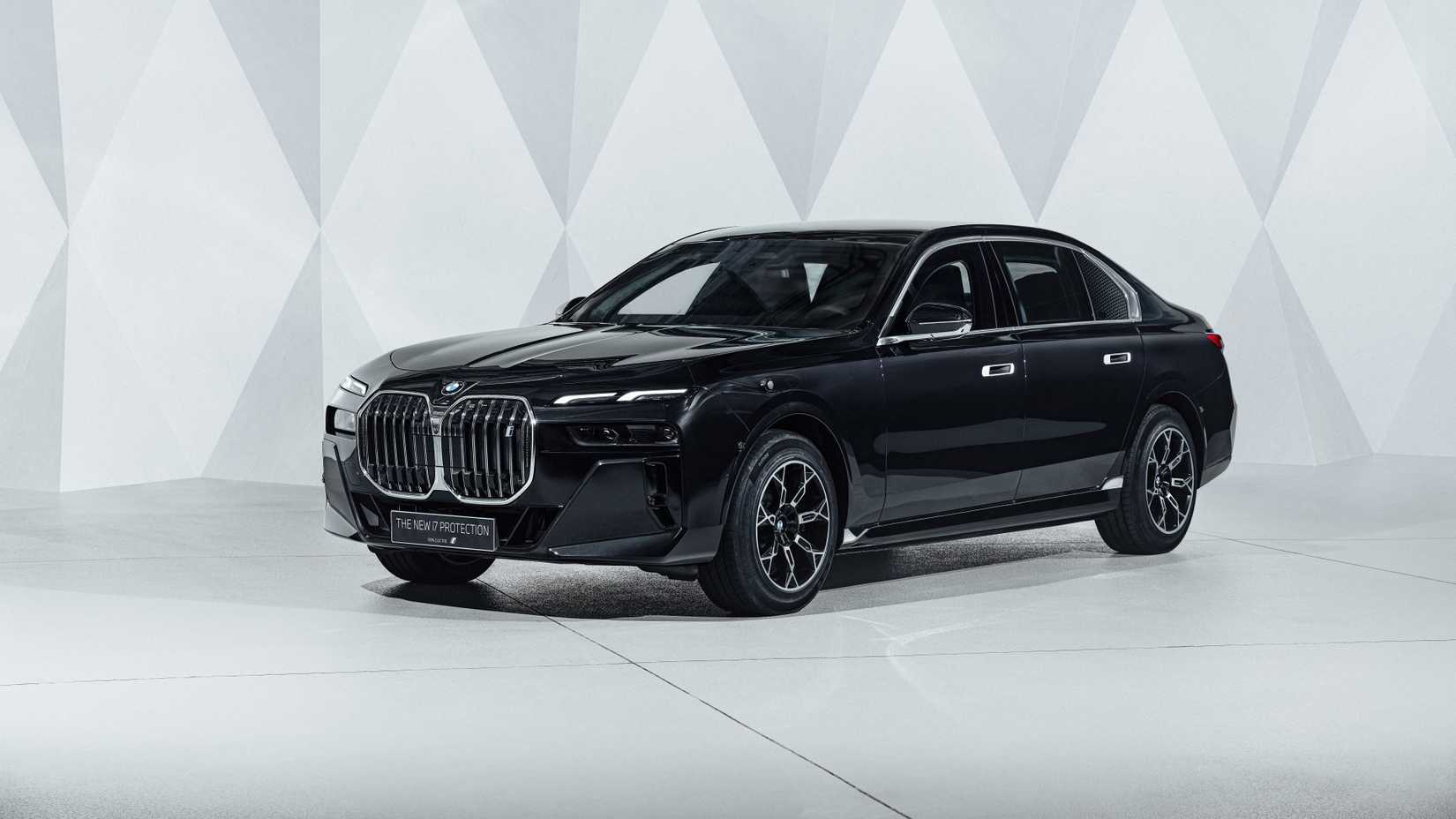 2024 BMW i7 Front 3/4 shot in studio