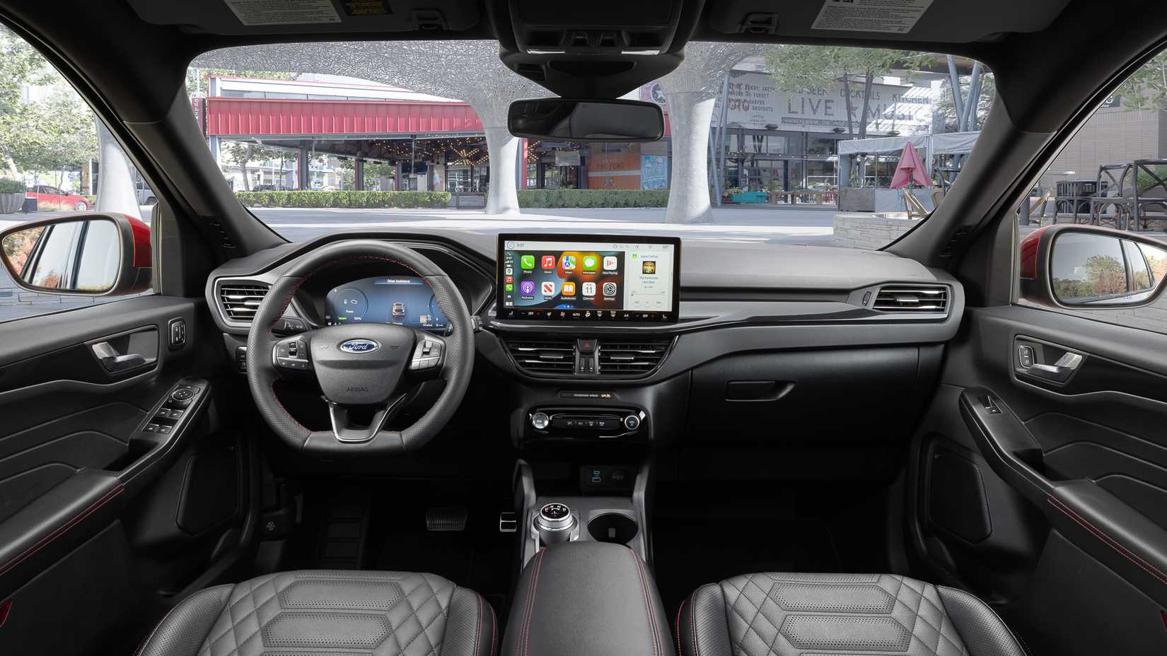 Foto do interior do Ford Escape 2024 mostrando o painel