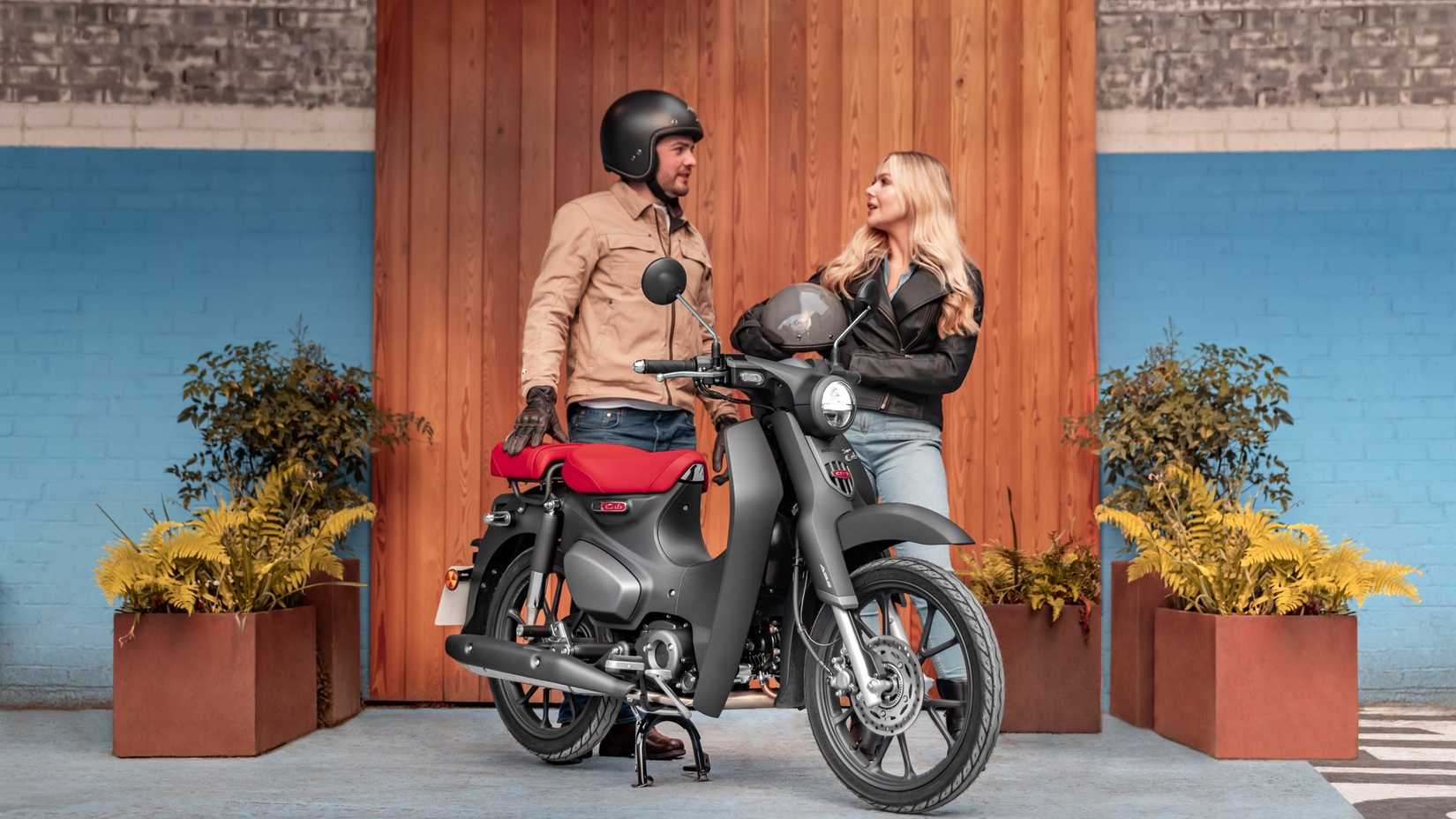 Honda Super Cub lifestyle shot