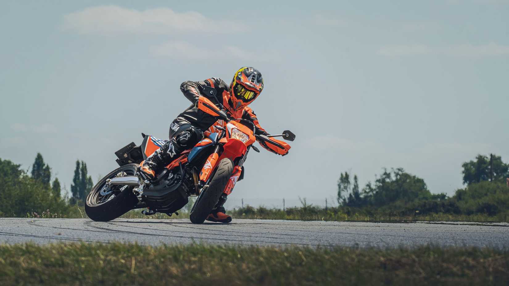 2024 KTM 690 SMC R Slide