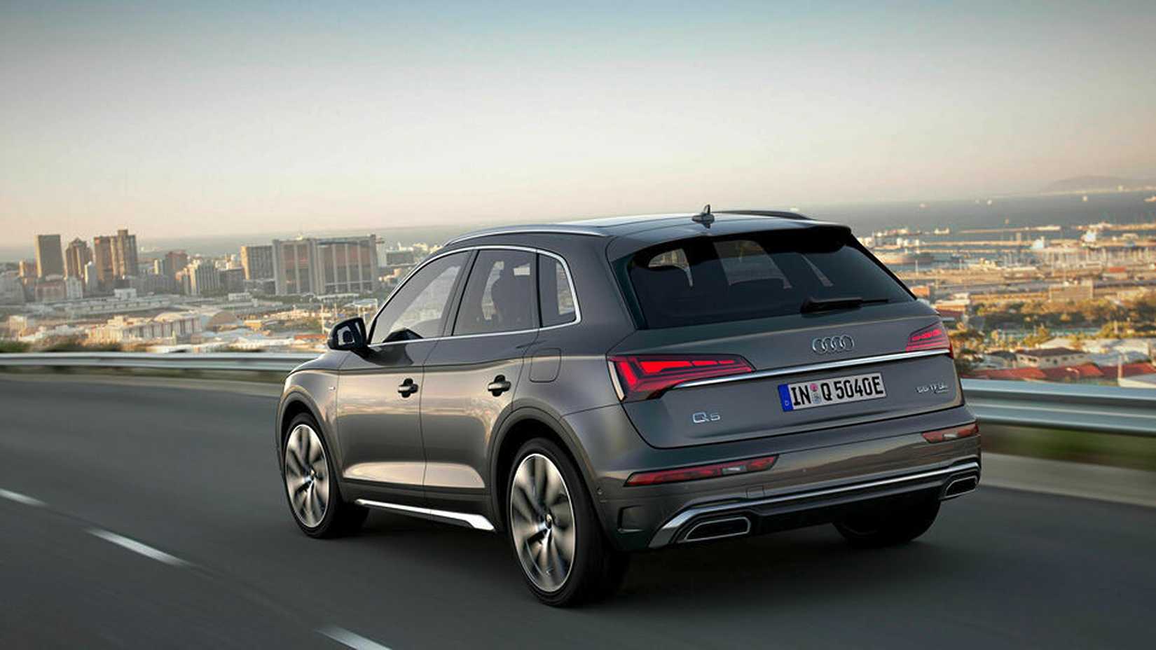 A 3/4 rear profile of the 2024 Audi Q5