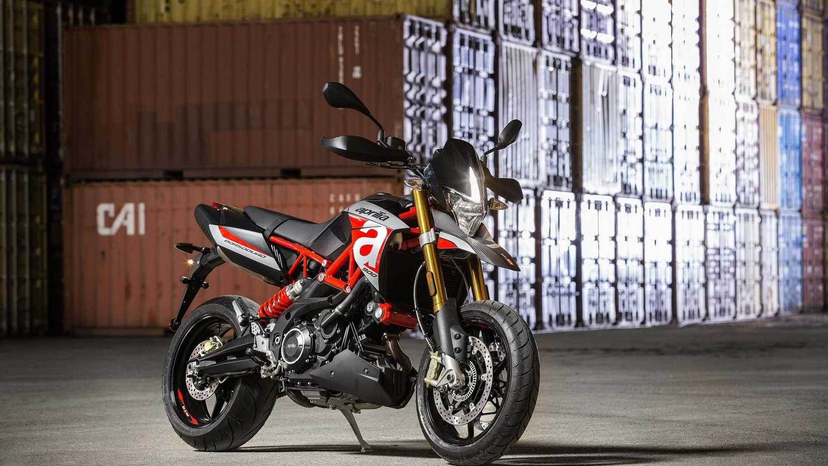 2017 Aprilia Dorsoduro 900