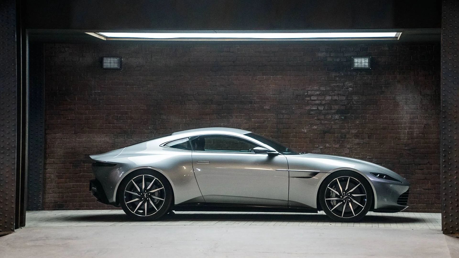 Aston-Martin DB10 | TopSpeed