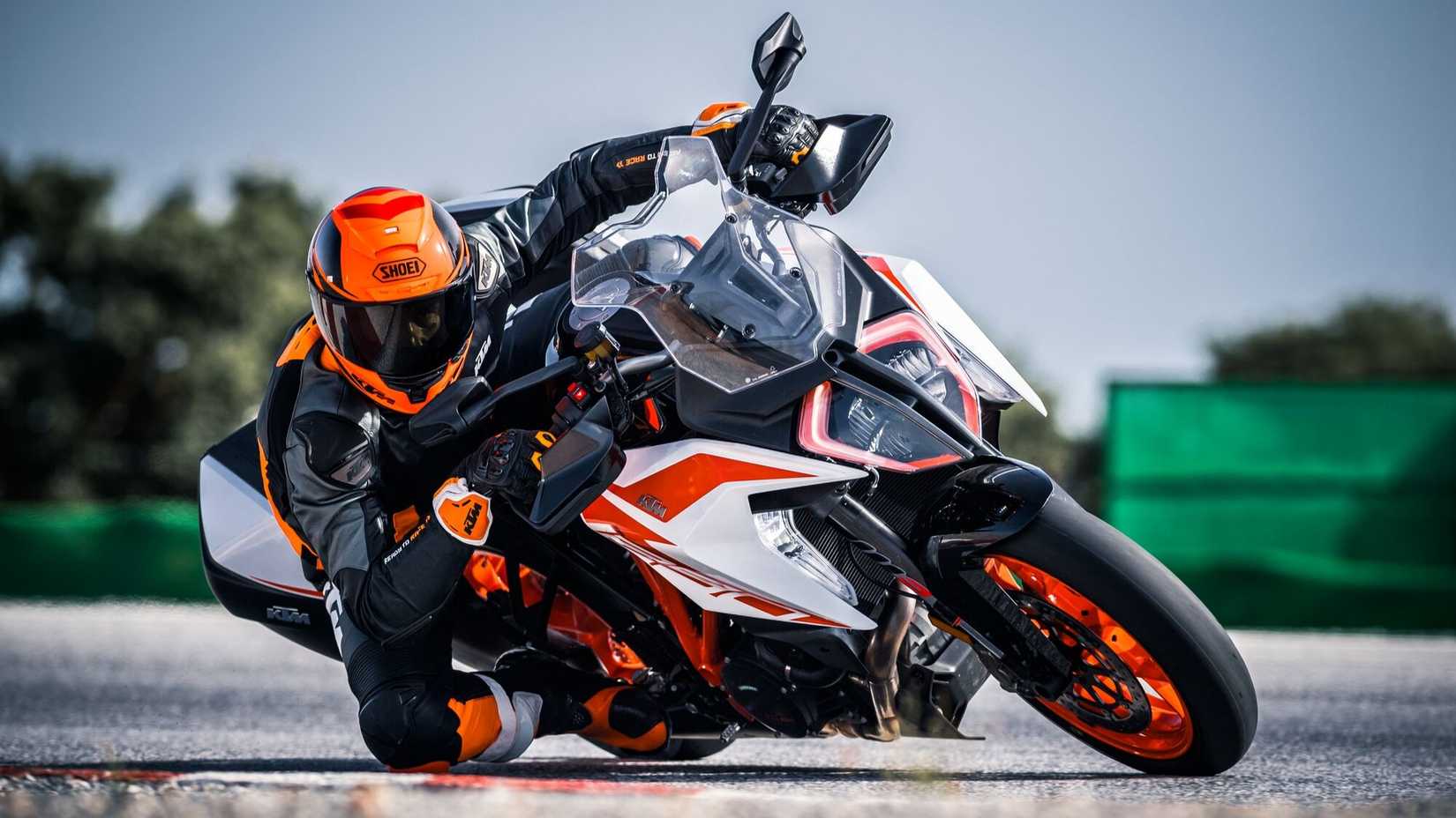 KTM 1290 Super Duke GT (2)