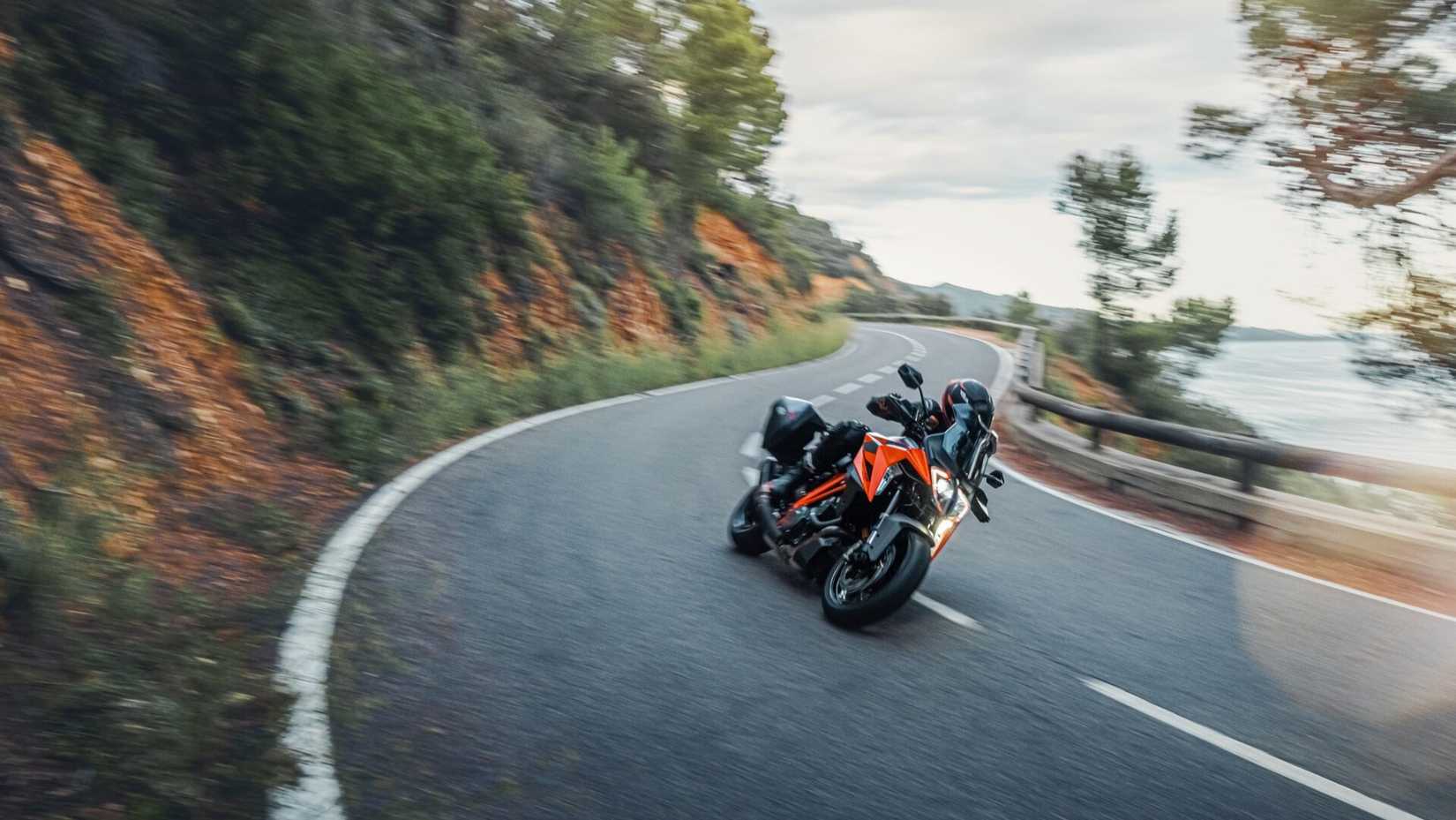 KTM 1290 Super Duke GT (3)