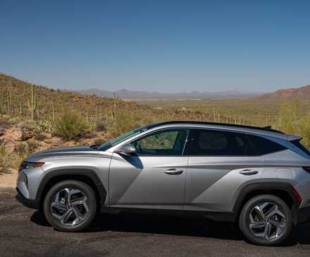 2024 Hyundai Tucson Hybrid mostrando o lado do motorista.