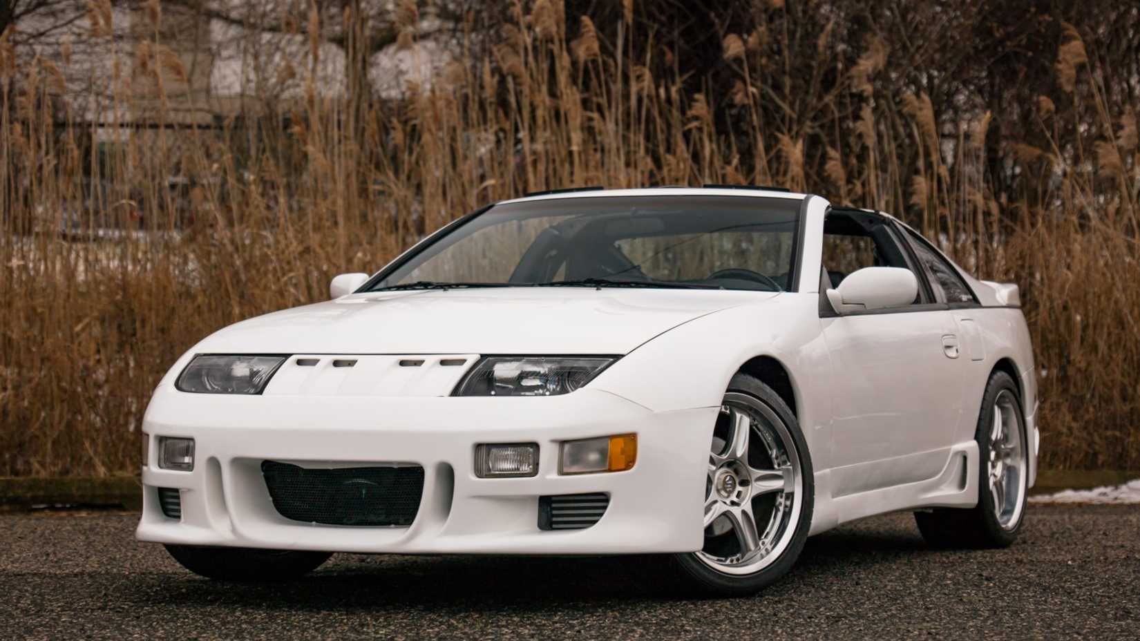 1992 Nissan 300ZX Twin Turbo in white parked