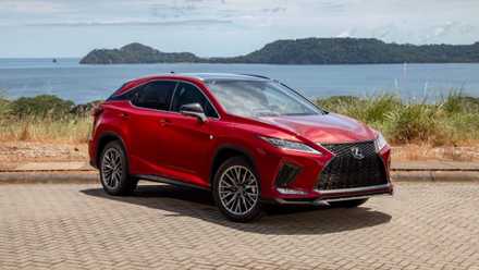 3/4 side view of 2020 Lexus RX