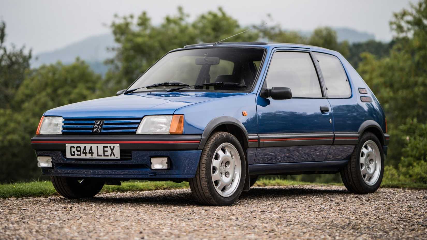 Blue PEUGEOT 205 GTI 1.9 front three-quarter
