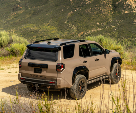 2025 Toyota 4Runner traseira 3/4 foto aérea traseira.