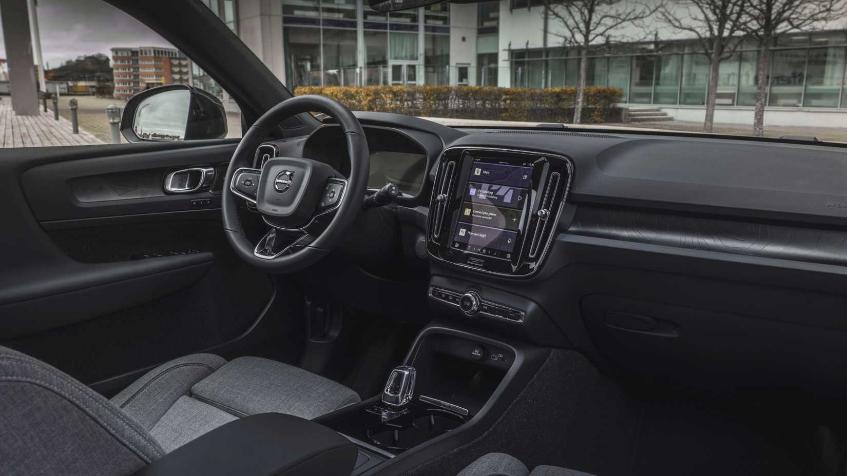 Wide angle shot of a Volvo XC40 Recharge Interior