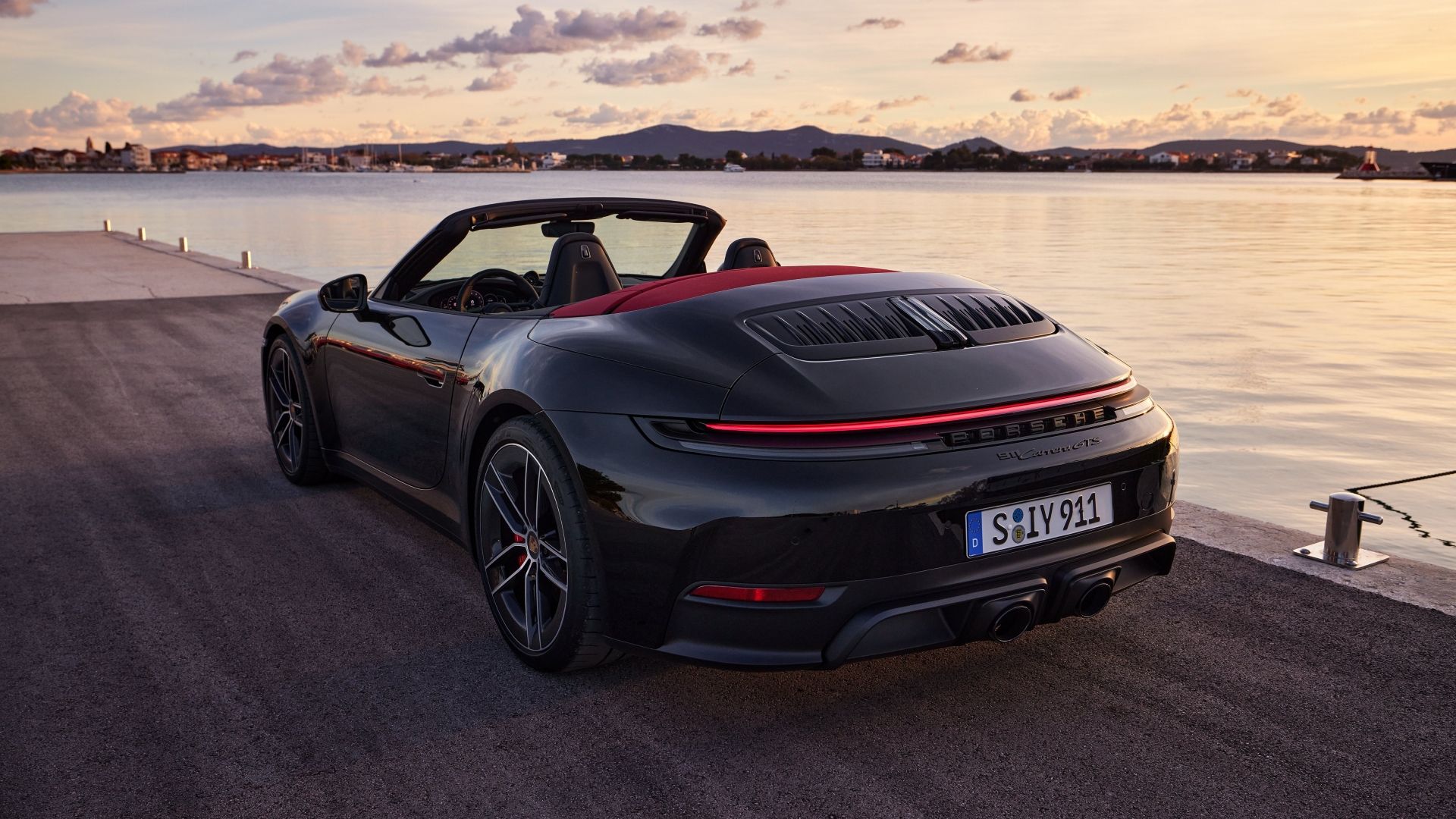 This Is IT: The New Porsche 911 GTS Hybrid!