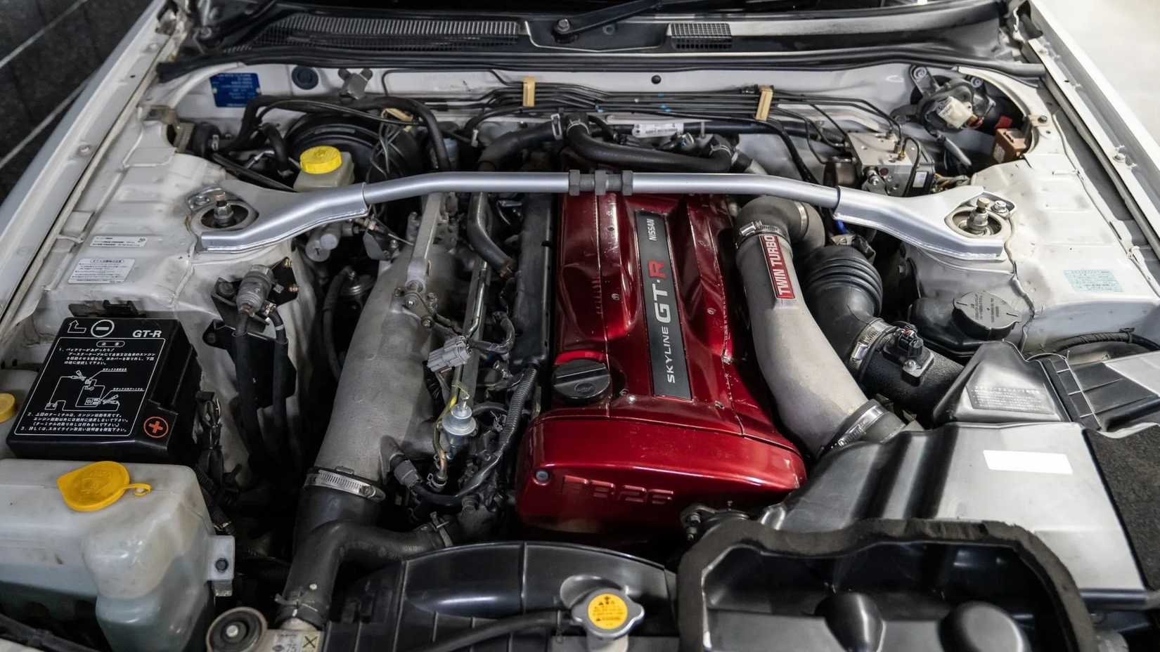 White 1999 Nissan Skyline GT-R