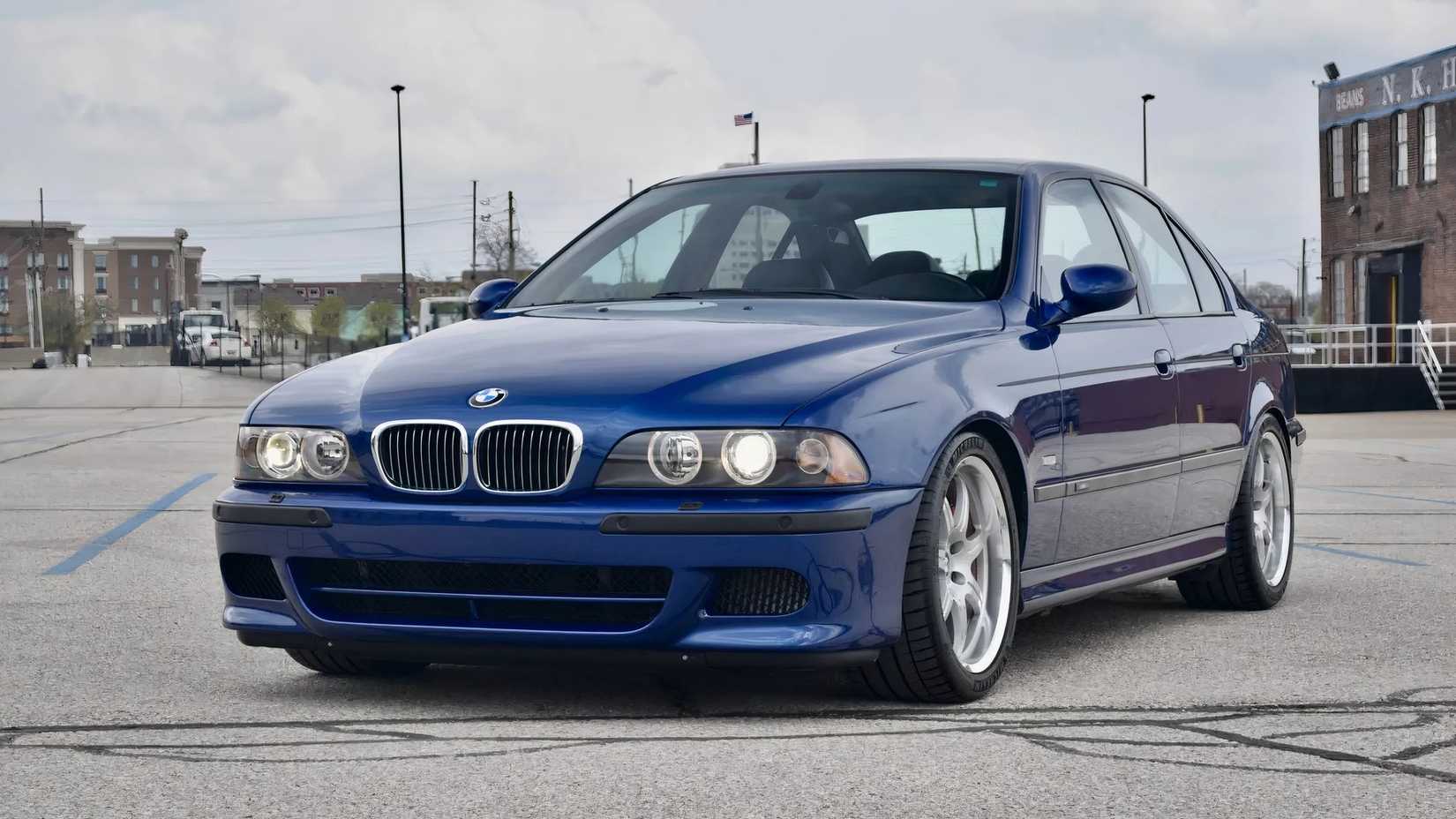 2000 BMW E39 M5 front 3/4 shot