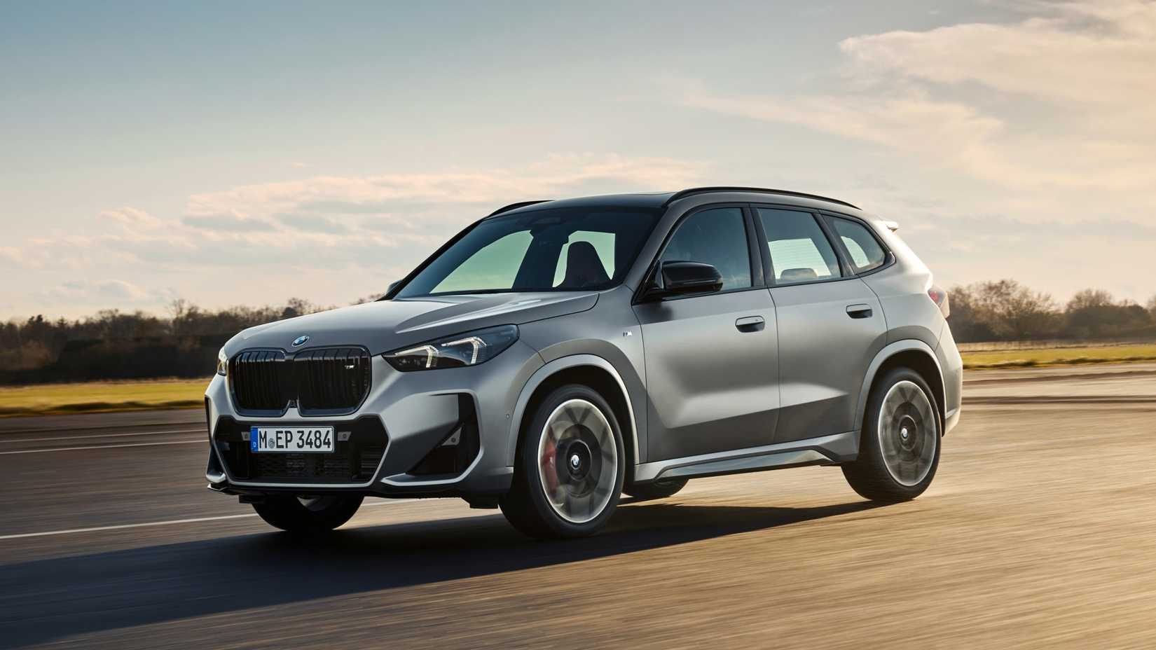 2024 BMW X1 frente três quartos