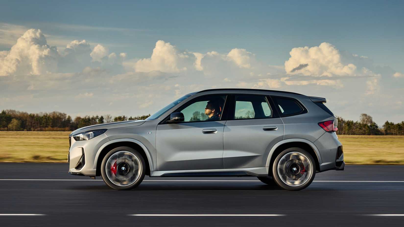 2024 BMW X1 Lado