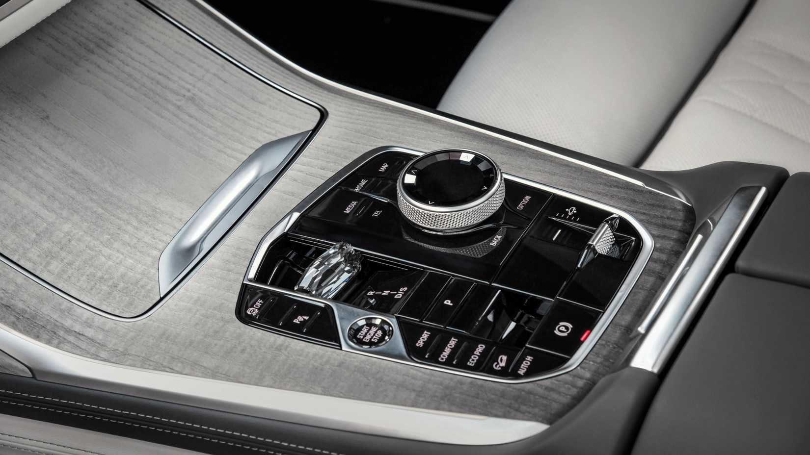 2024 BMW X7 Center Console