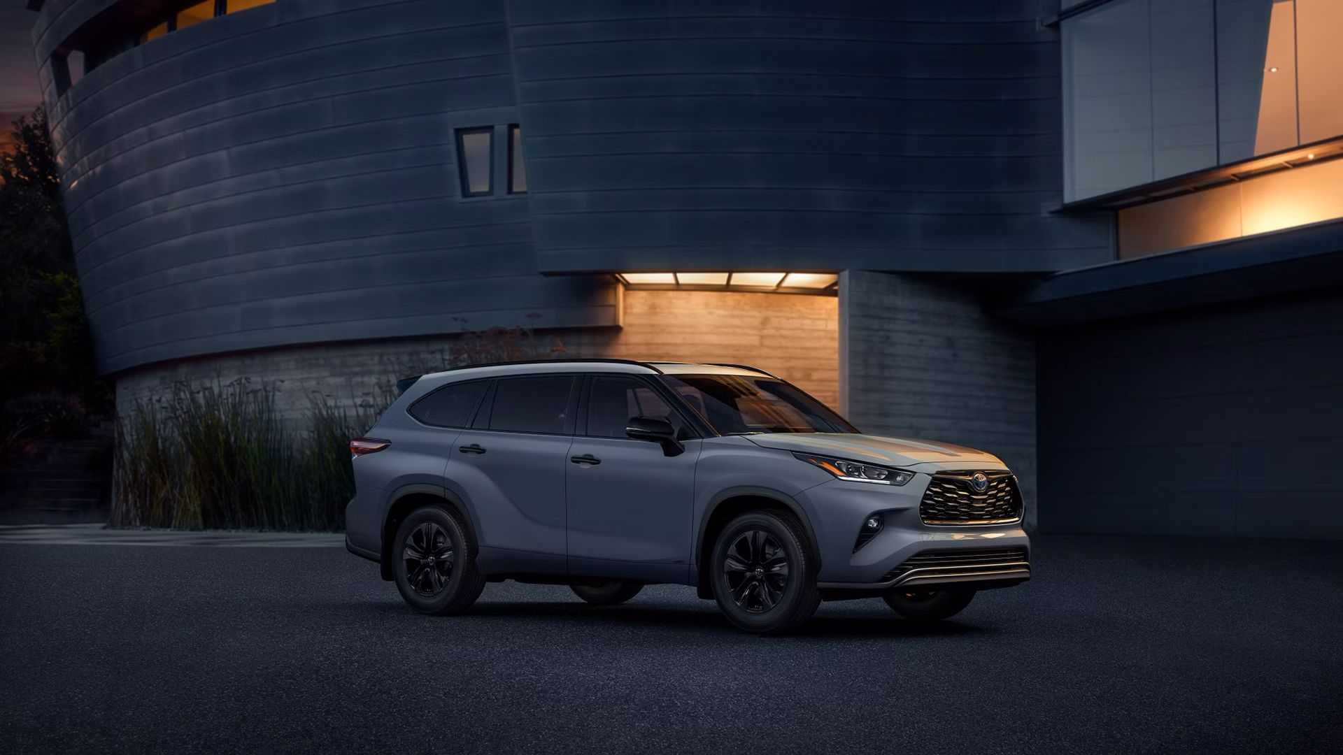 A Gray 2024 Toyota Highlander Hybrid Parked