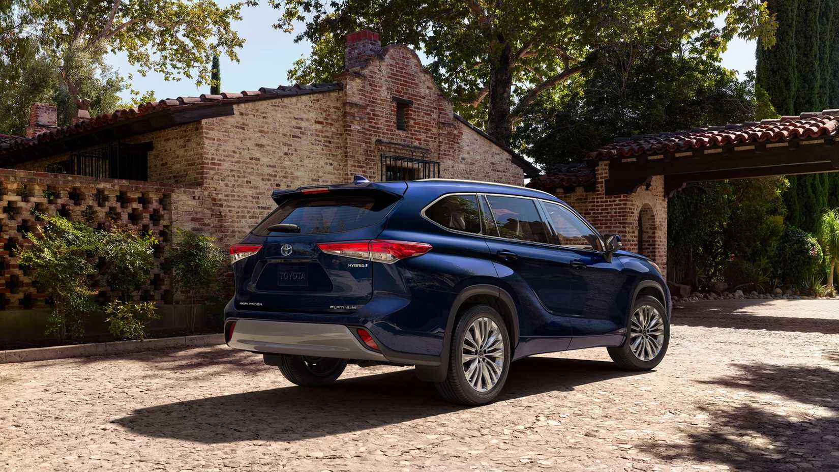 A Dark Blue 2024 Toyota Highlander Hybrid Parked