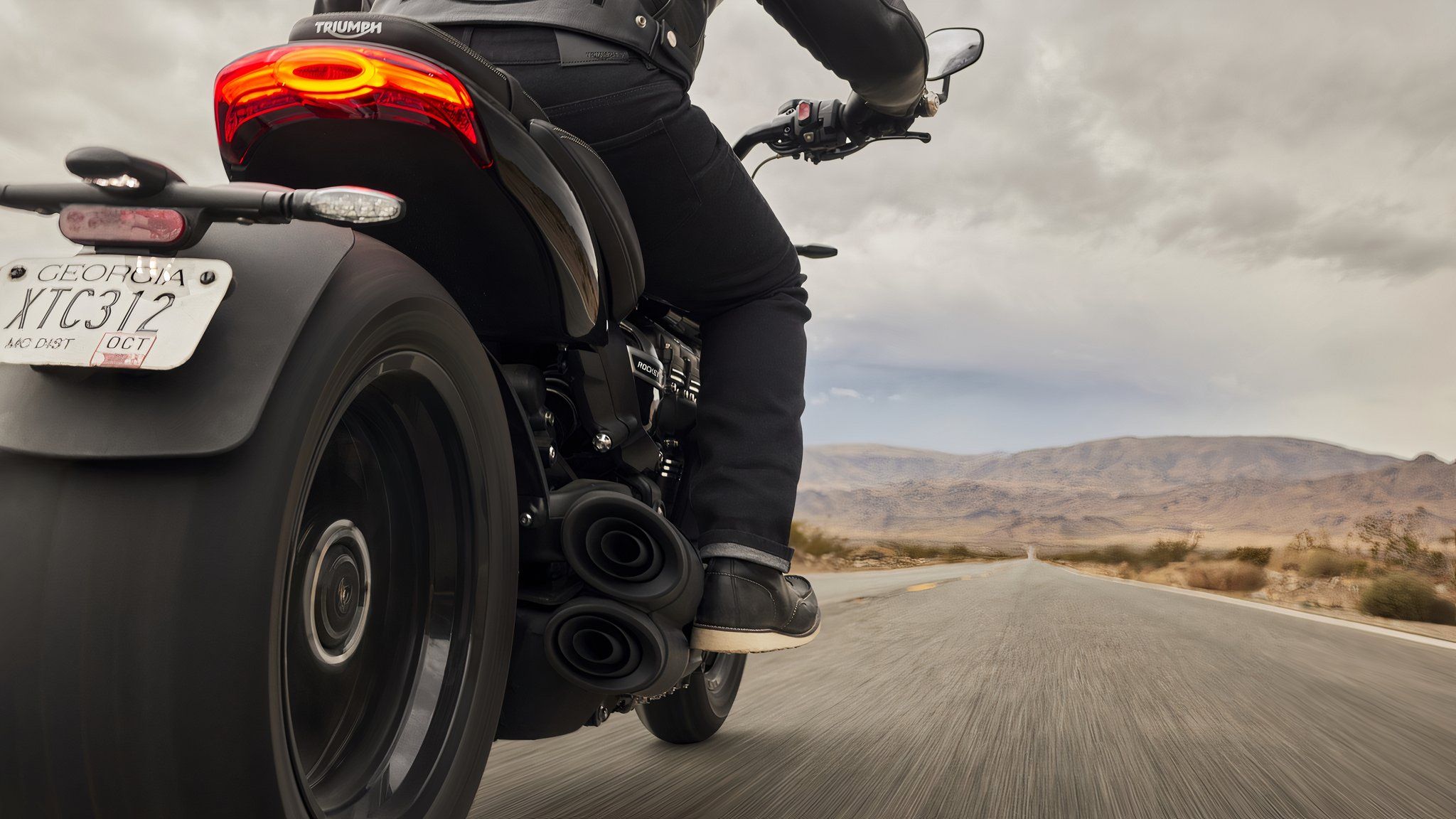 2024 Triumph Rocket 3 Storm R enorme foto cinematográfica do pneu traseiro
