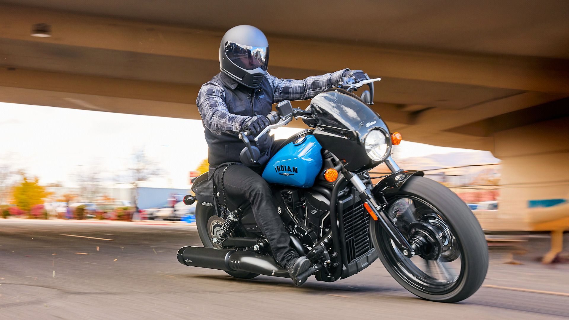 2025 Indian Sport Scout leaning into a turn