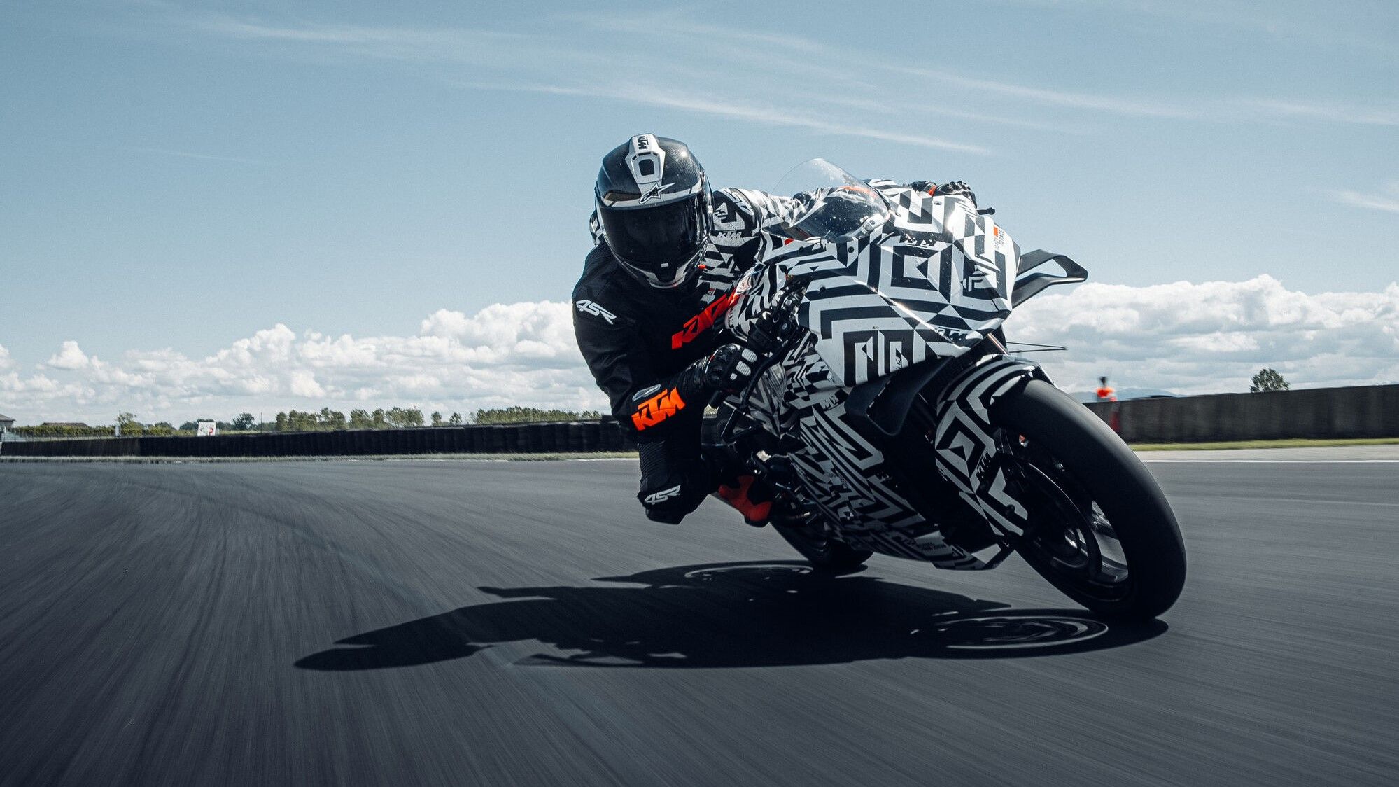 Why The Kawasaki Ninja ZX-6R Should Be Petrified Of The KTM