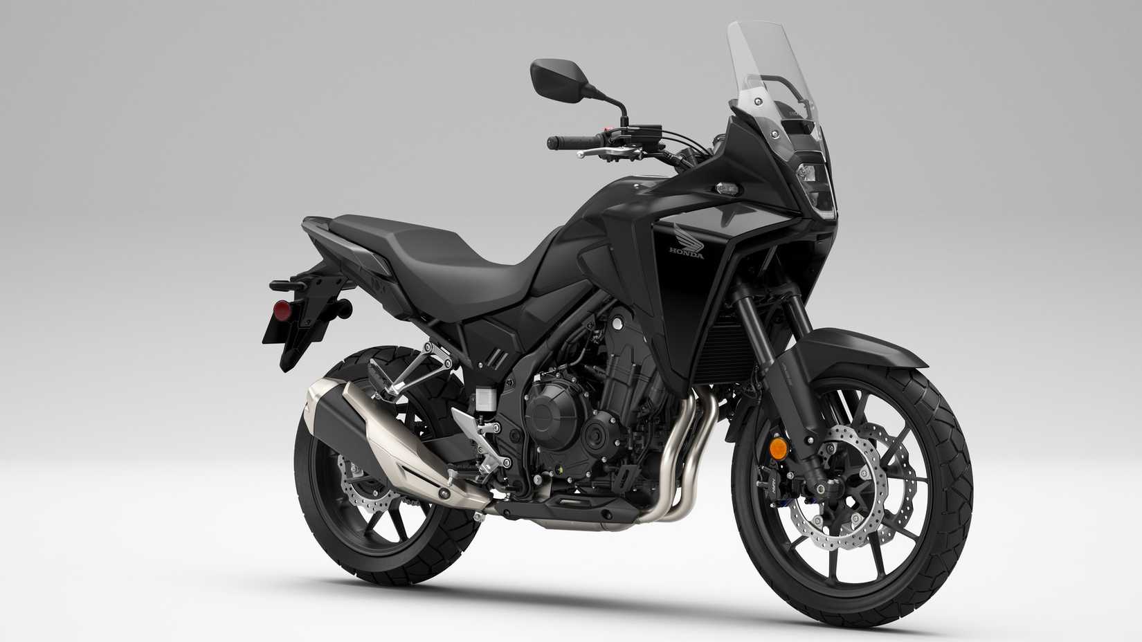 Estúdio Honda NX500 2024, frente direita