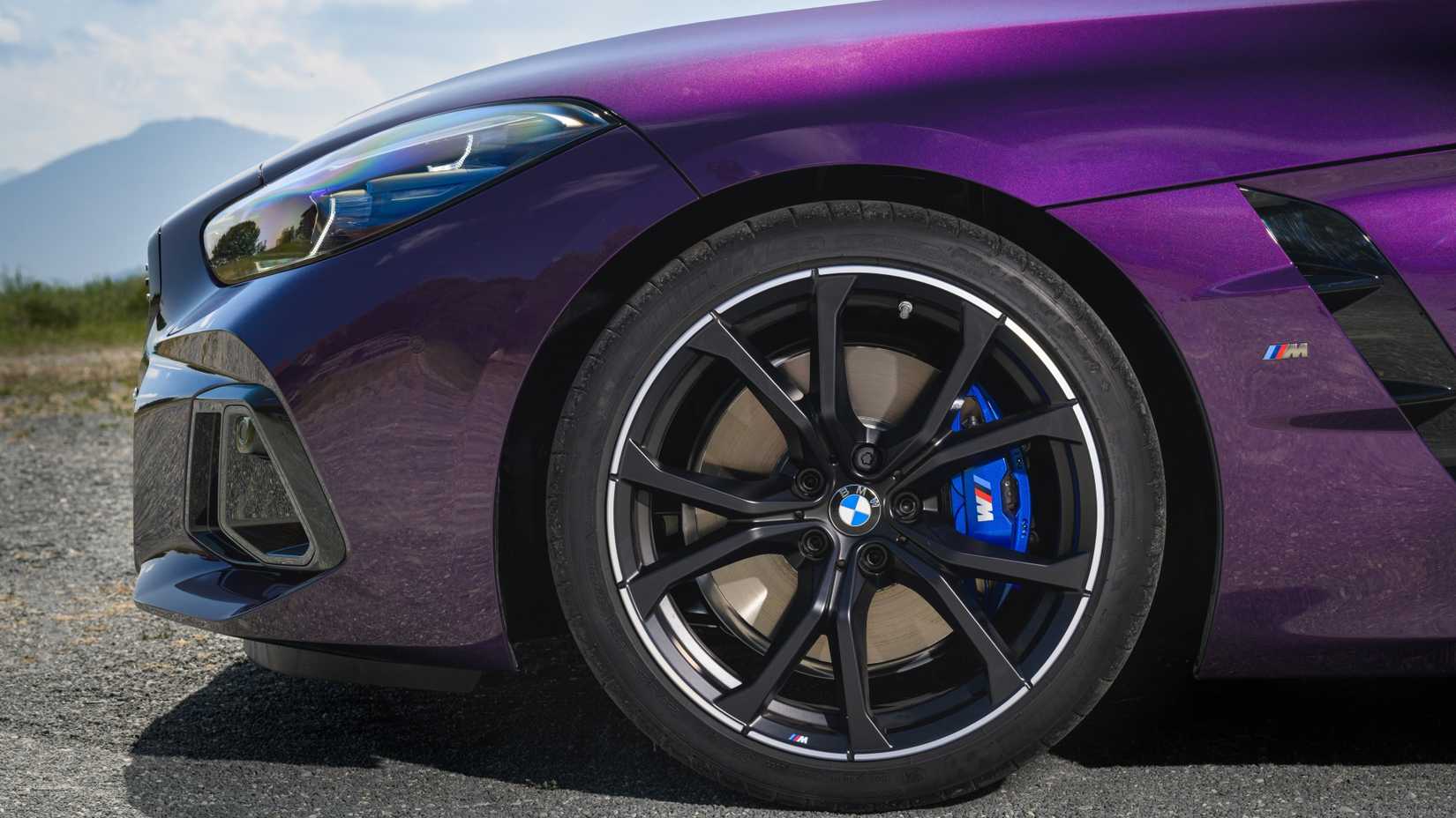 Close up shot of the wheels on the 2024 BMW Z4