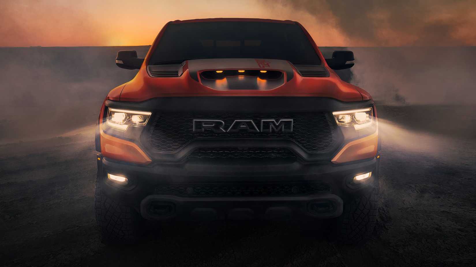 Foto frontal de 2024 RAM 1500 TRX