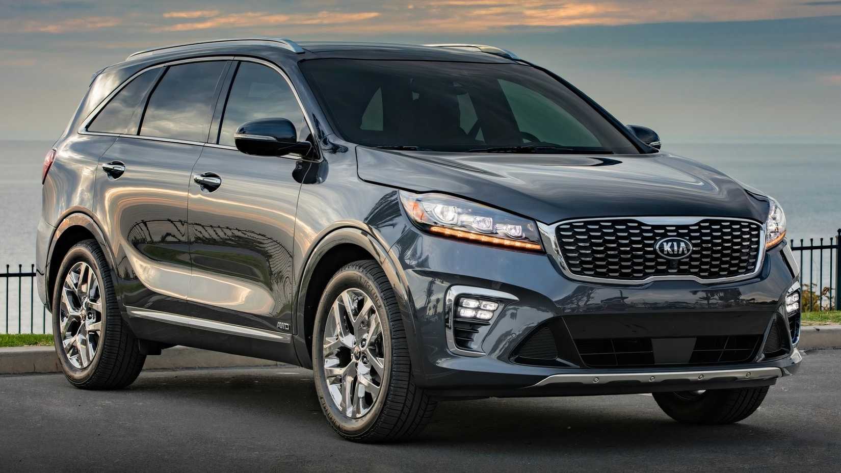 Front 3/4 shot of a parked 2019 Kia Sorento