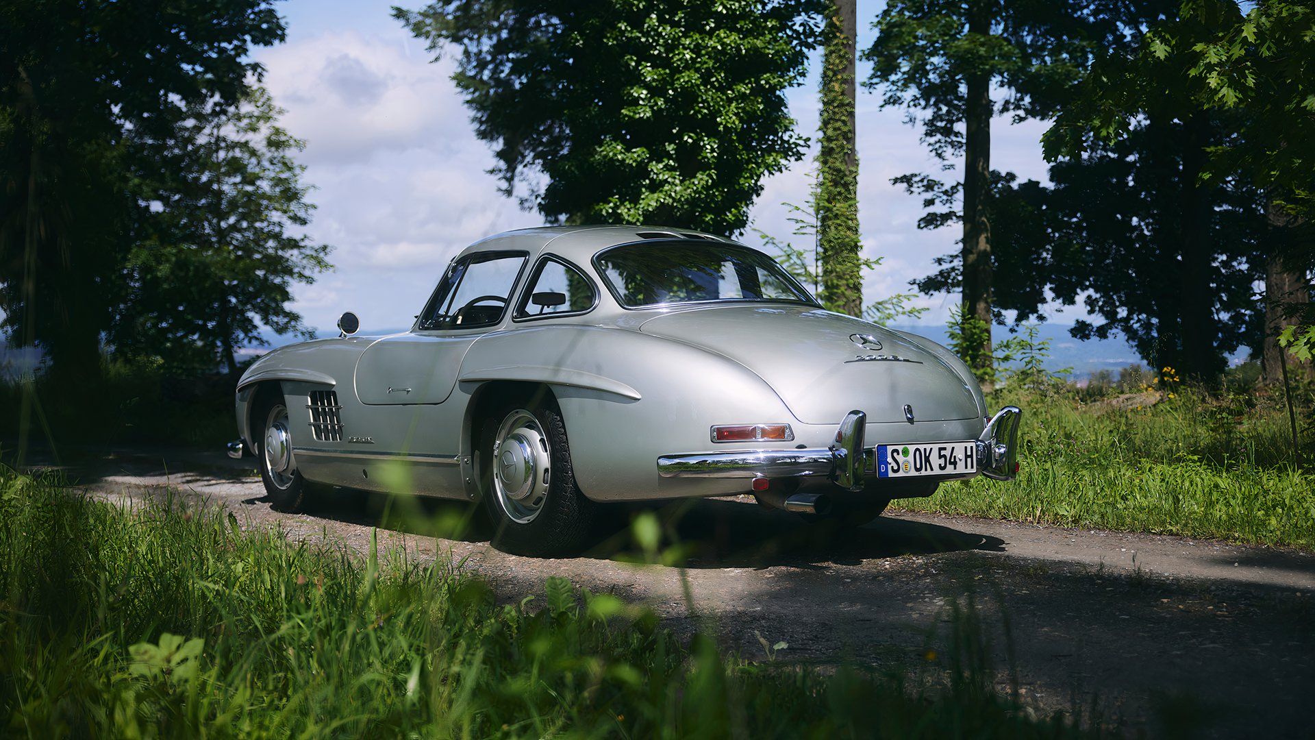 Driving The Legendary Mercedes-Benz 300SL Gullwing Actually Felt Better ...