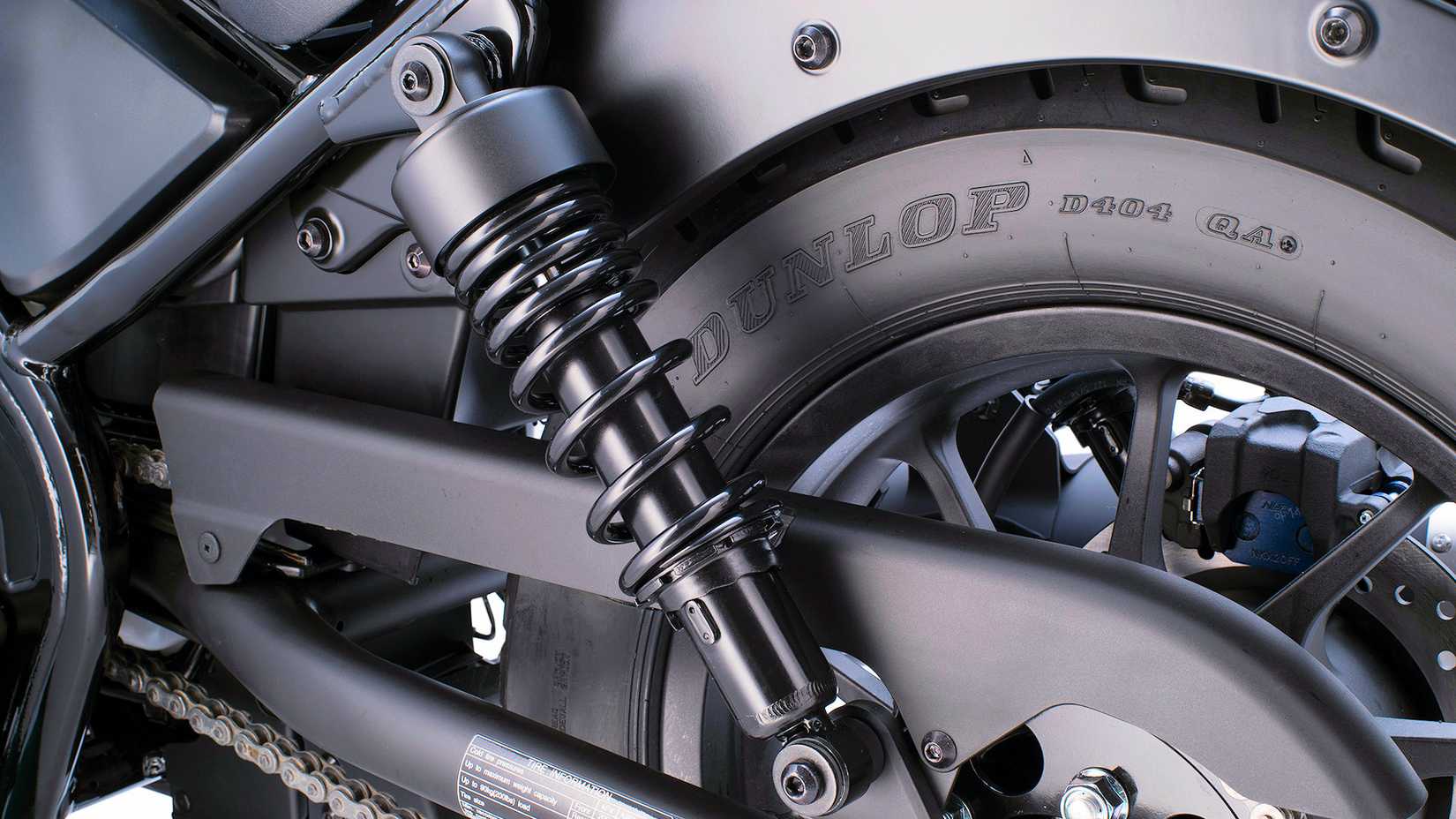 Detalhe do choque traseiro Honda Rebel 500 2020