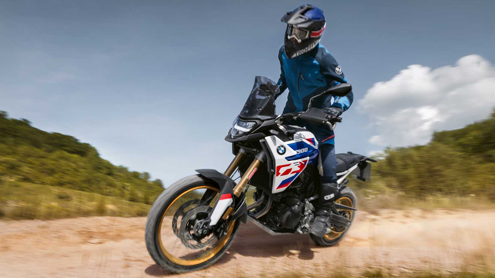 2024 BMW F 900 GS enfrentando as trilhas