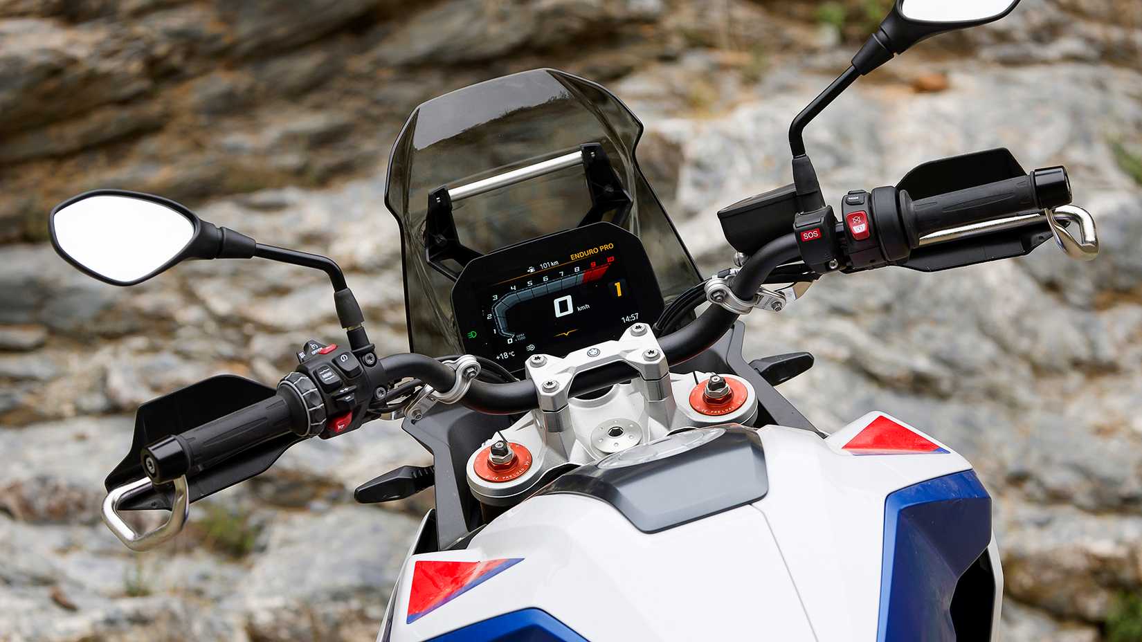Foto estática do TFT colorido de 6,5 polegadas da BMW F 900 GS
