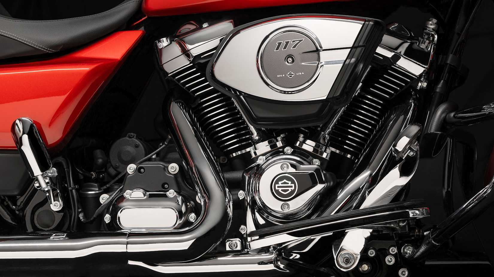 2024 Harley-Davidson Street Glide Milwaukee-Eight 117 engine close-up detail