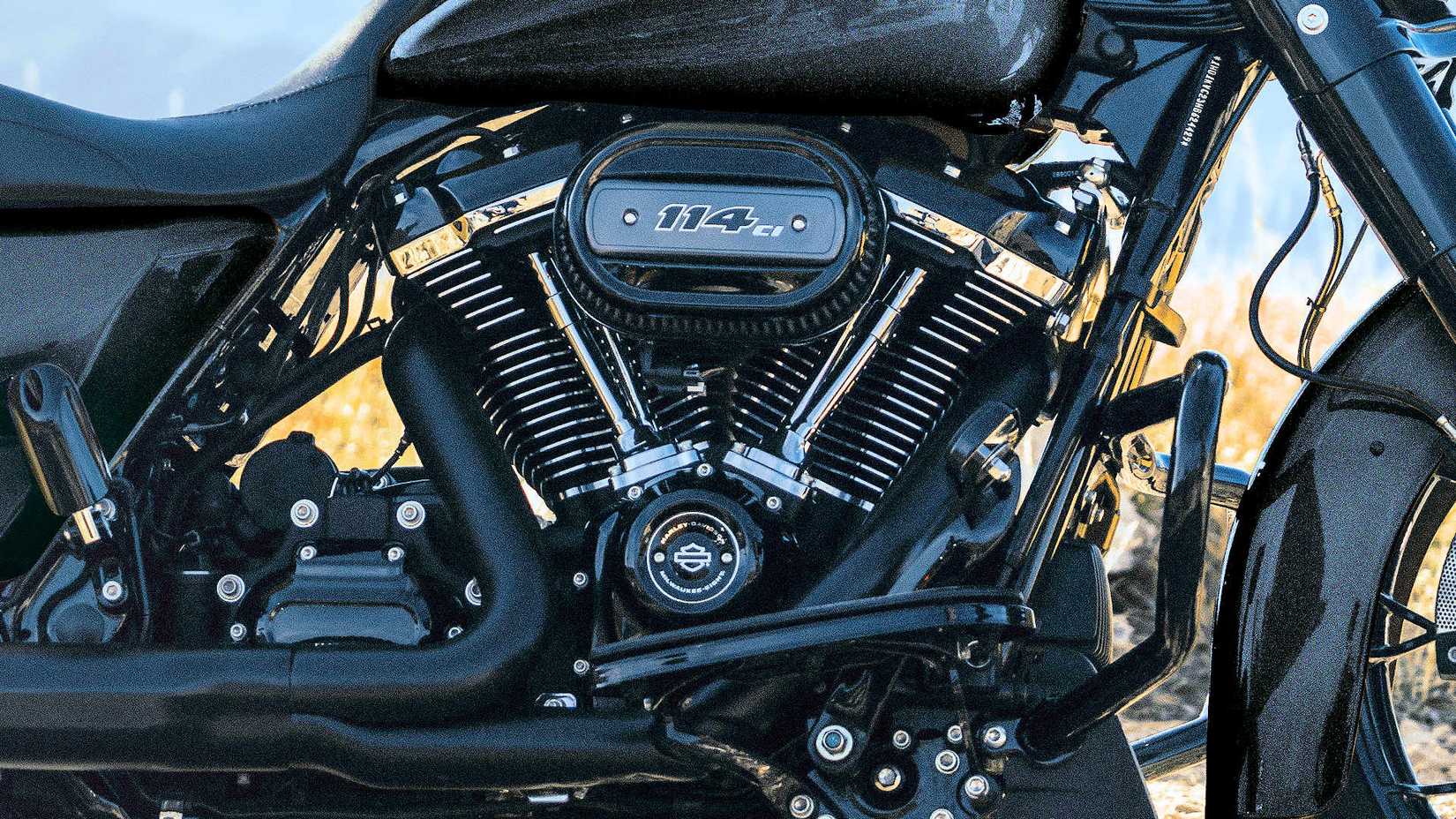 2024 Harley-Davidson Road King Special Engine Close-Up Details