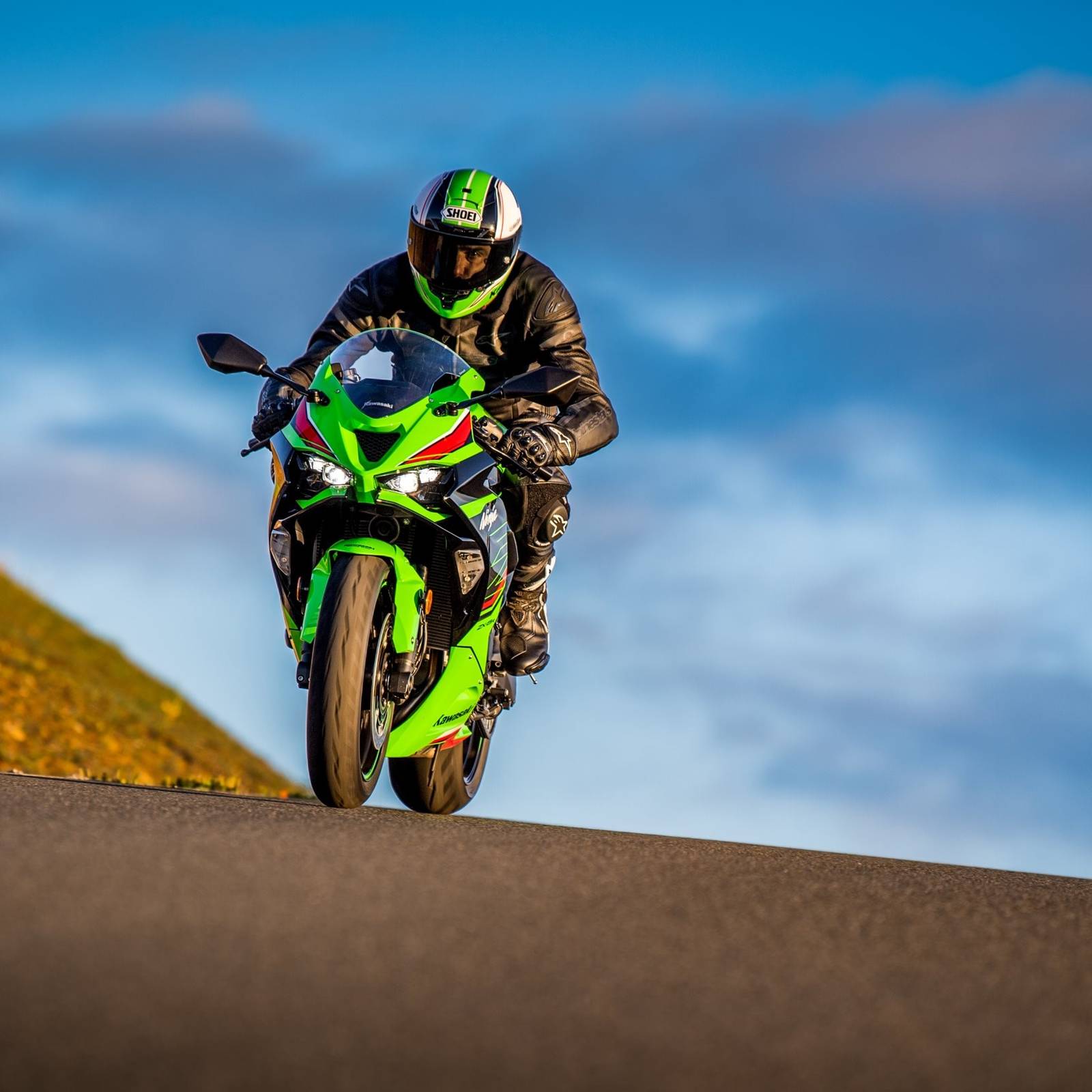 2024-kawasaki-ninja-zx-6r-road