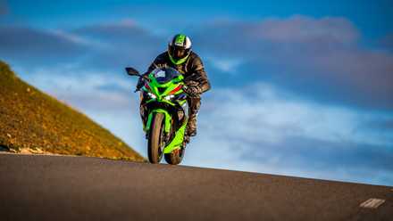 2024 Kawasaki Ninja ZX-6R para passeios em estrada