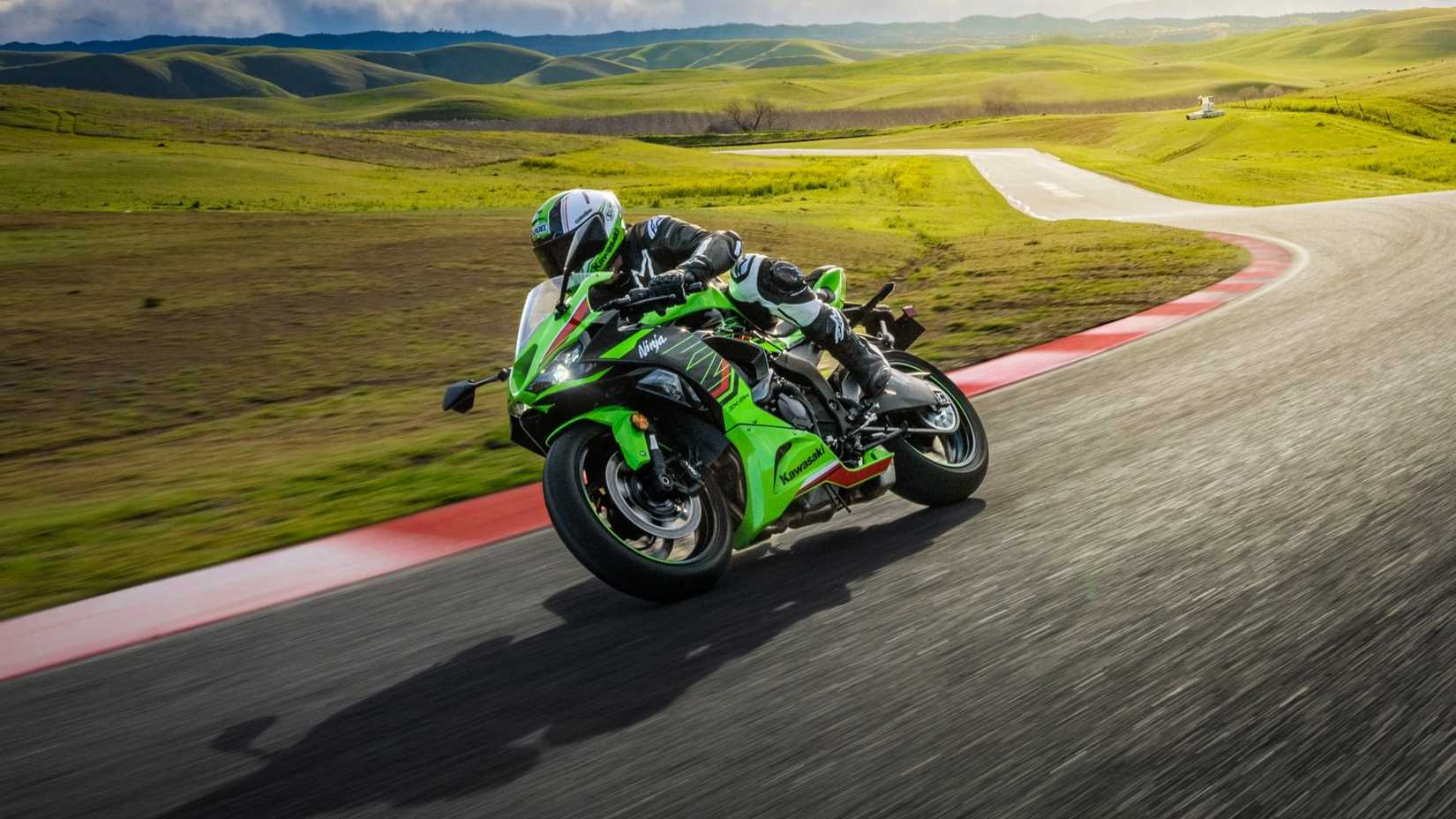 2024 Kawasaki Ninja ZX-6R na pista