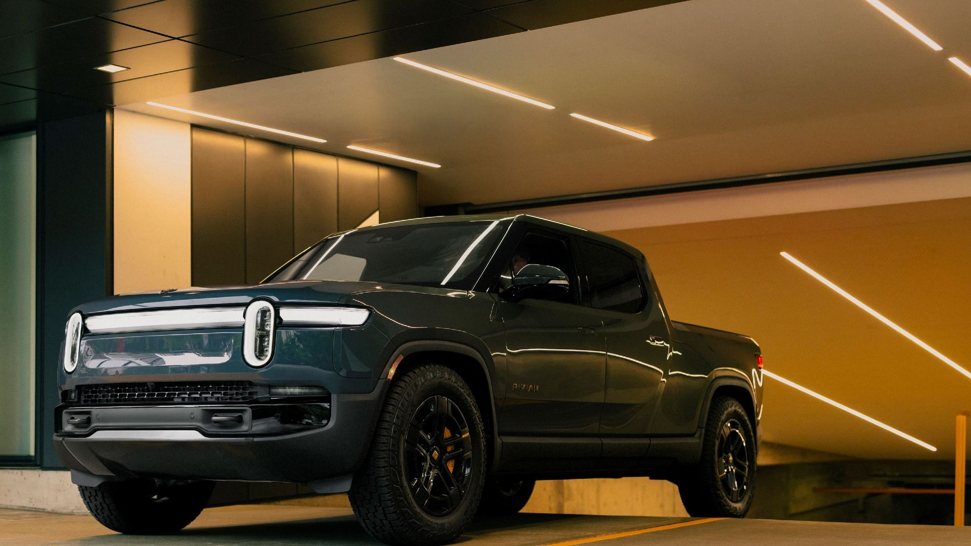 What A Fully Loaded 2025 Rivian R1T Costs