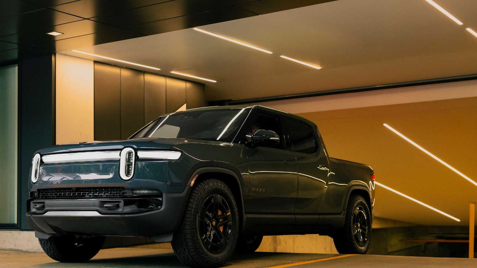 Mobil Rivian R1t Rivian Vehicles Price, Configurations, And What You Get For The Money
