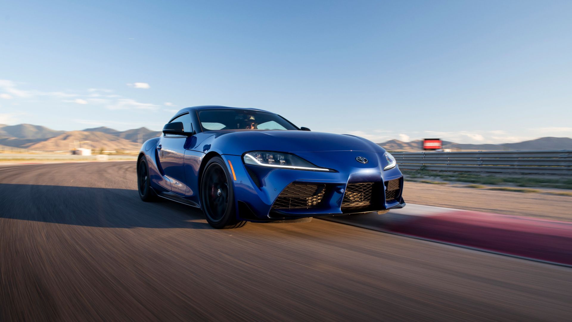 2025 Toyota Supra, frente 3/4