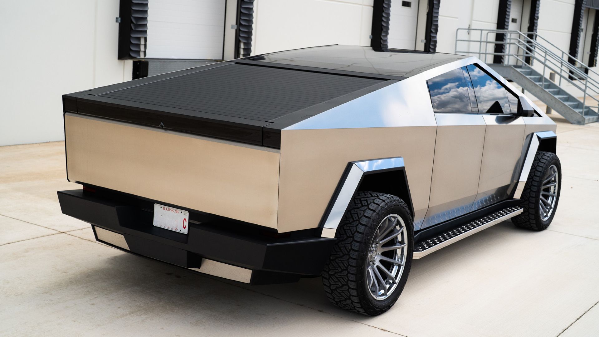 10 Ridiculous Mods People Have Done To The Tesla Cybertruck