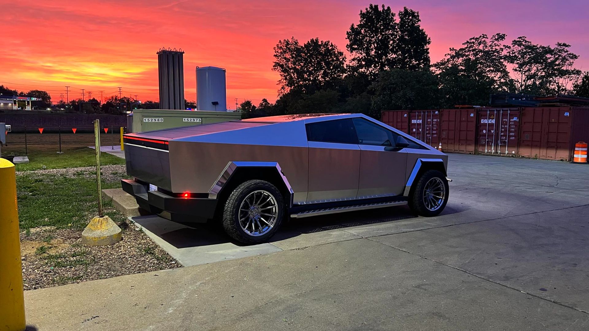 10 Ridiculous Mods People Have Done To The Tesla Cybertruck